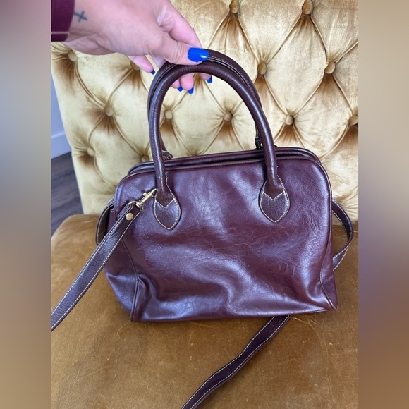 Classic Red/Burgundy Capezio Leather Bag/Purse with Shoulder Crossbody Strap - Picture 9 of 10